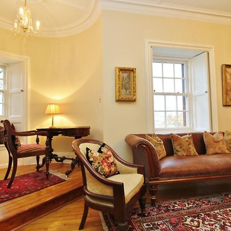 Elegant 3-Bedroom Ramsay Garden Apartment In Edinburgh City Centre Dış mekan fotoğraf