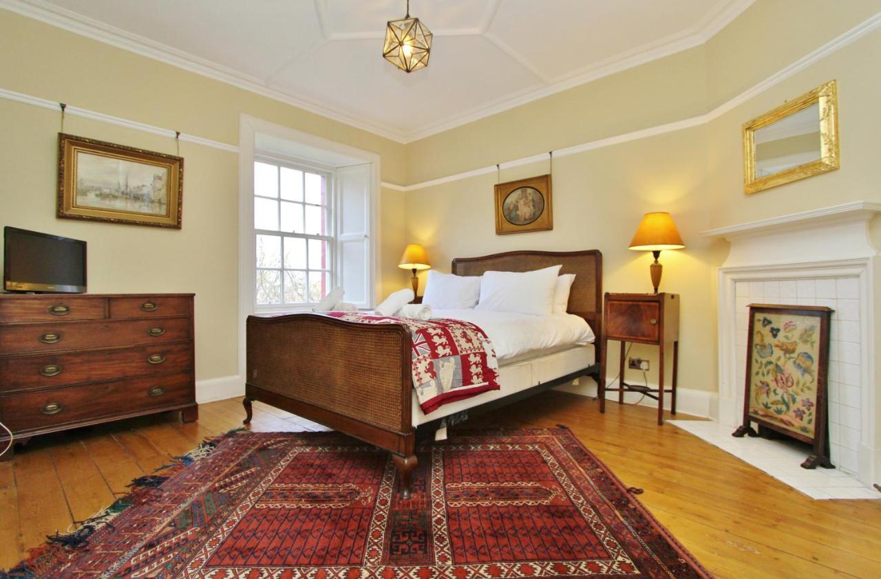 Elegant 3-Bedroom Ramsay Garden Apartment In Edinburgh City Centre Dış mekan fotoğraf