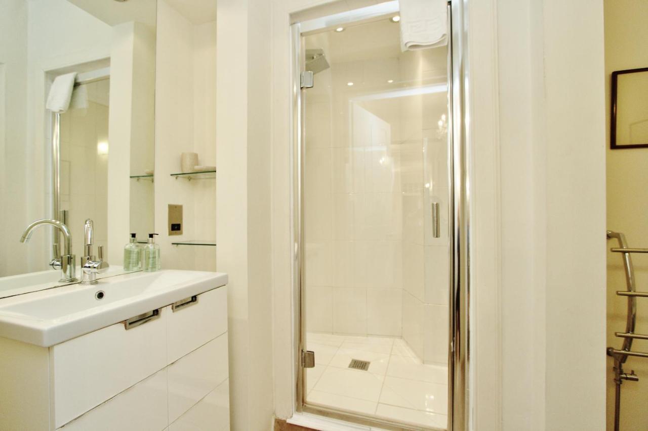 Elegant 3-Bedroom Ramsay Garden Apartment In Edinburgh City Centre Dış mekan fotoğraf