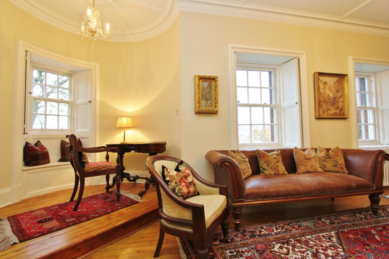 Elegant 3-Bedroom Ramsay Garden Apartment In Edinburgh City Centre Dış mekan fotoğraf