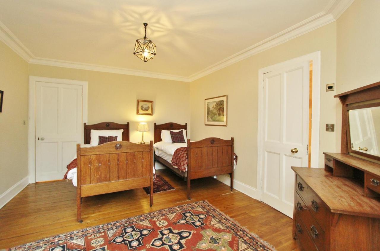 Elegant 3-Bedroom Ramsay Garden Apartment In Edinburgh City Centre Dış mekan fotoğraf
