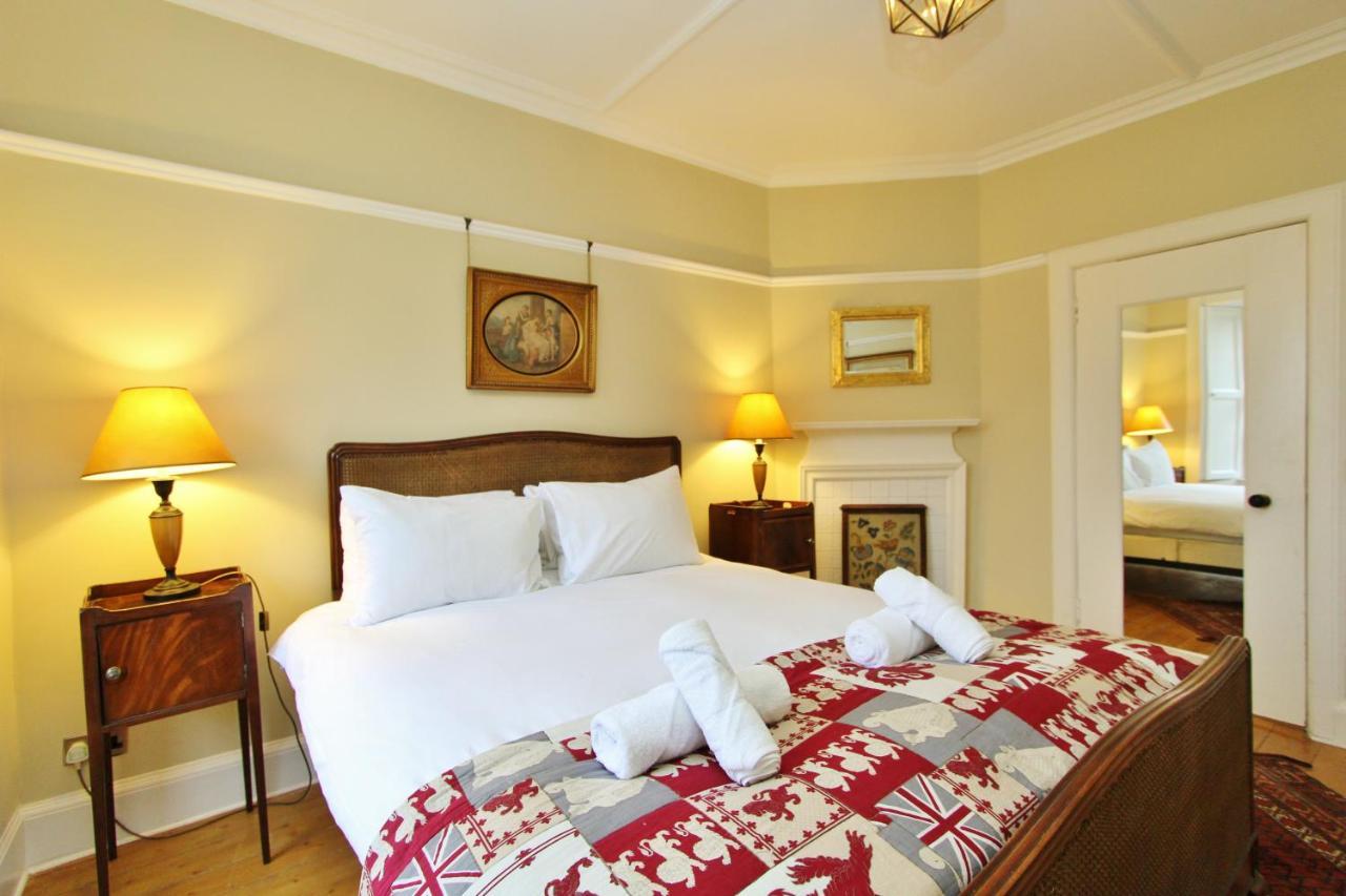 Elegant 3-Bedroom Ramsay Garden Apartment In Edinburgh City Centre Dış mekan fotoğraf