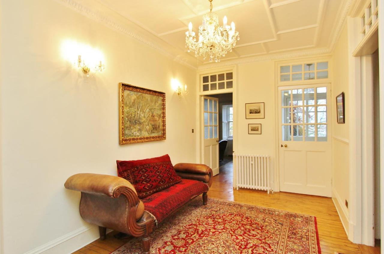 Elegant 3-Bedroom Ramsay Garden Apartment In Edinburgh City Centre Dış mekan fotoğraf