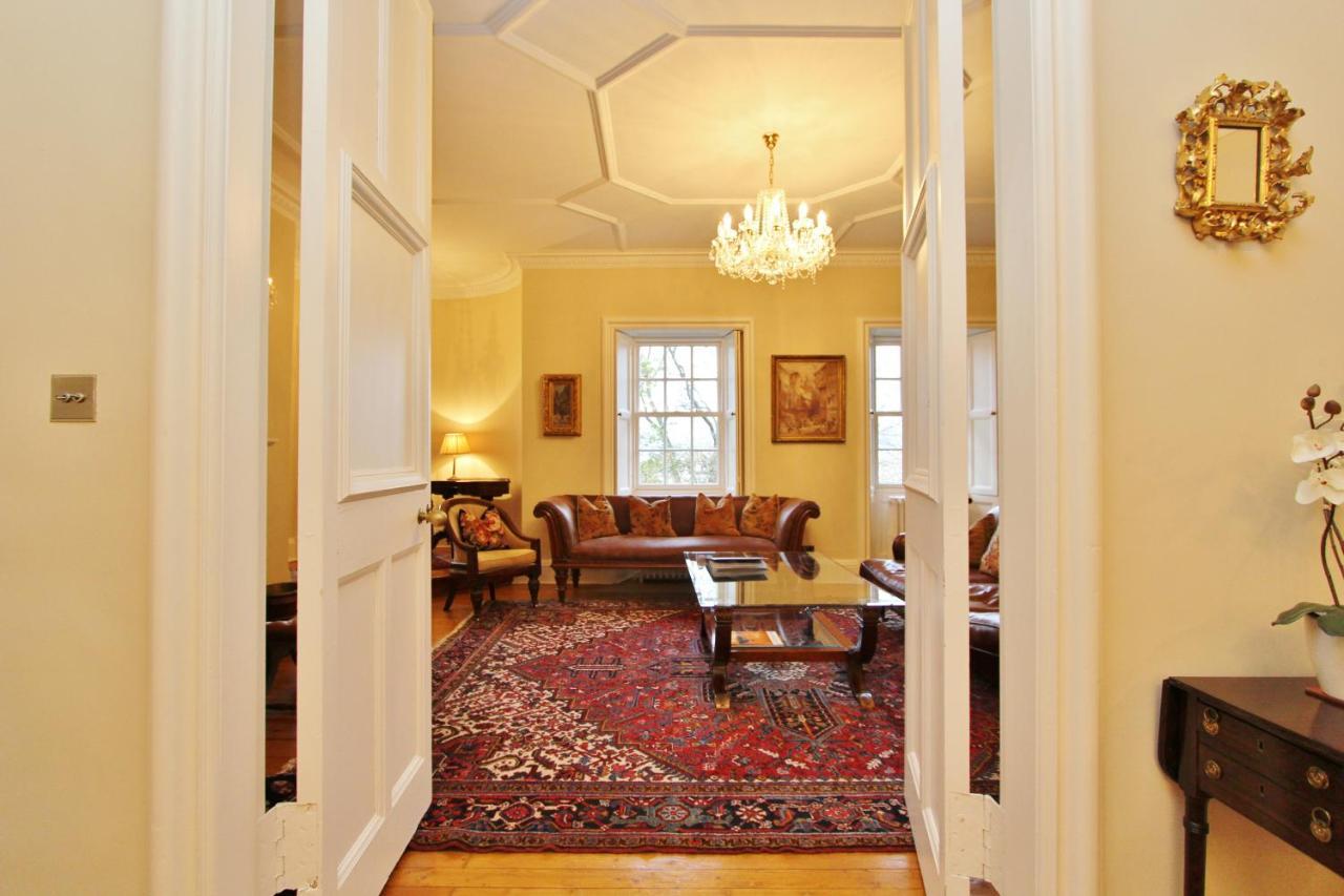Elegant 3-Bedroom Ramsay Garden Apartment In Edinburgh City Centre Dış mekan fotoğraf